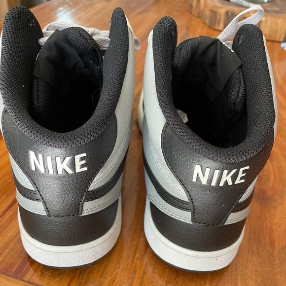 Men’s Nike Basketball Shoes - Picture 3 of 6